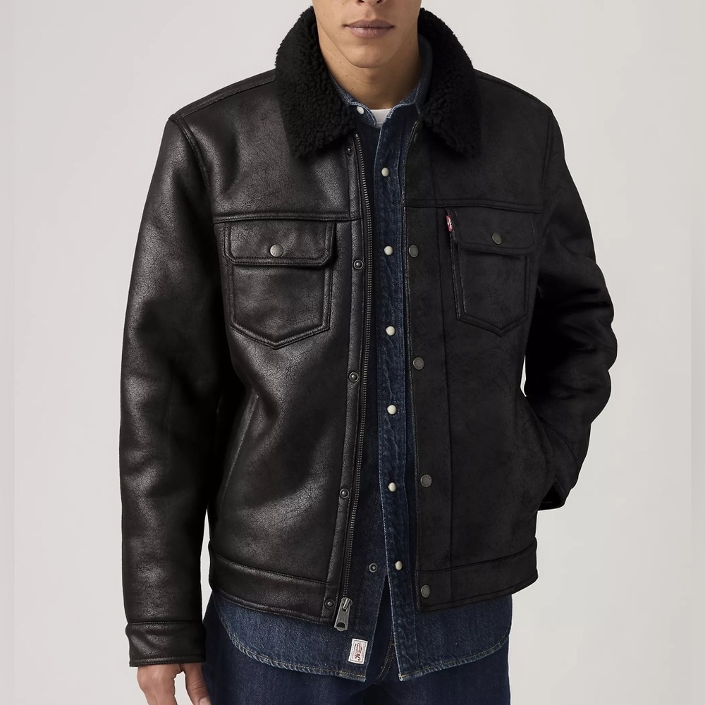 Levi’s TWO CHEST POCKET FAUX SHEARLING SHERPA COLLAR JACKET size Medium